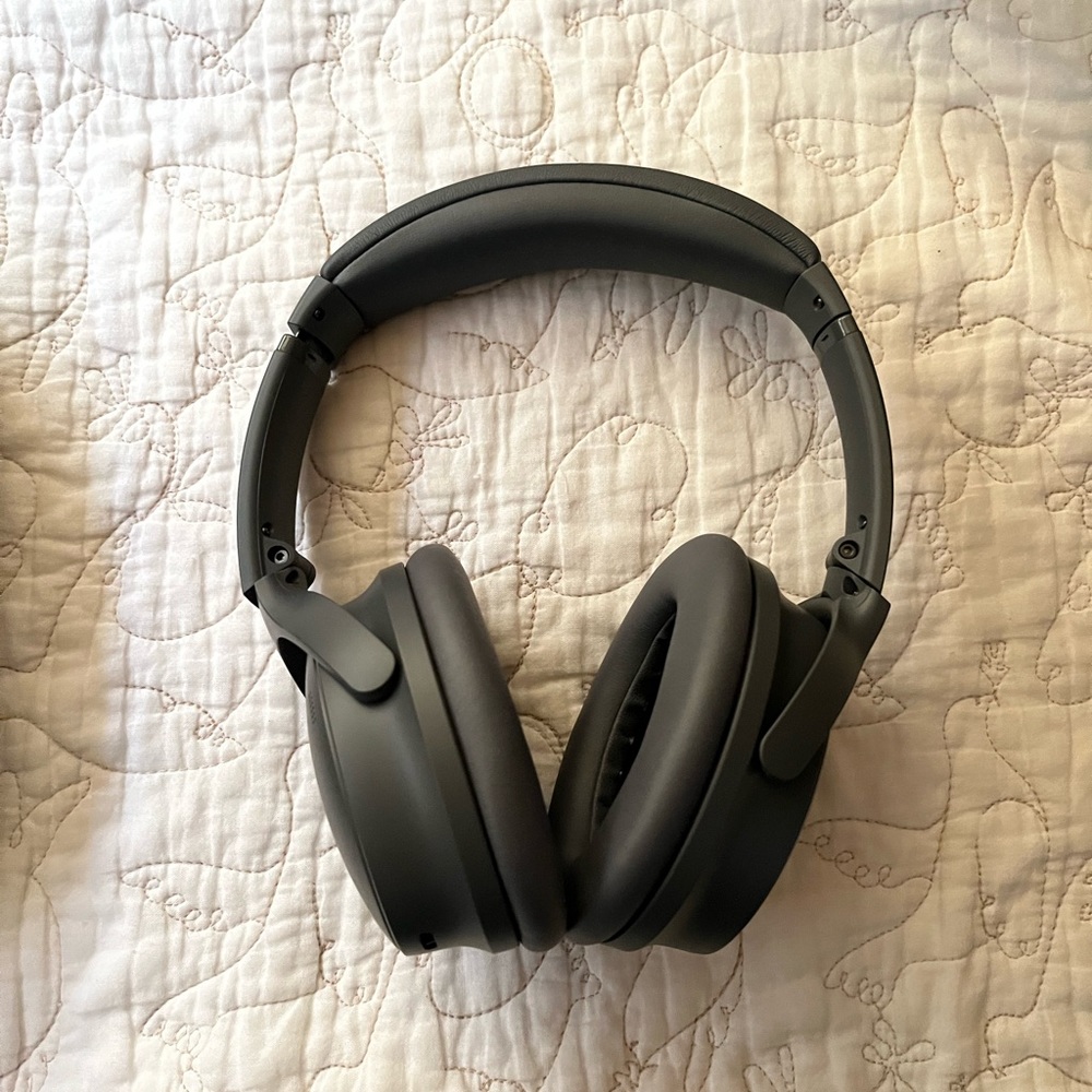 bose quiet comfort 45 gray headphones